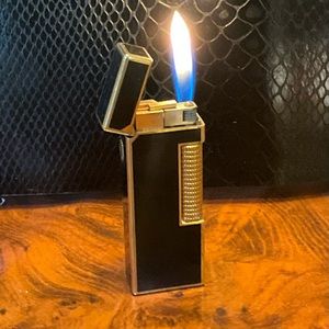 Dunhill rollagas vintage lighter- black/ gold - great working cond w/box-